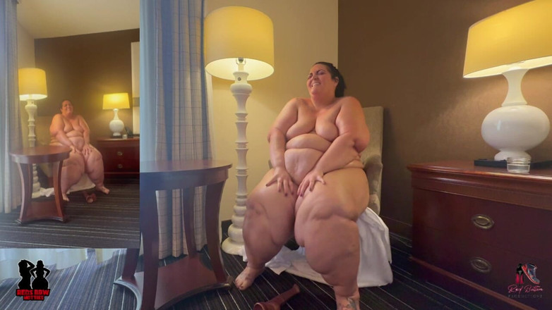 Reds BBW Hotties: SSBBW Talks to You While Playing with Toy