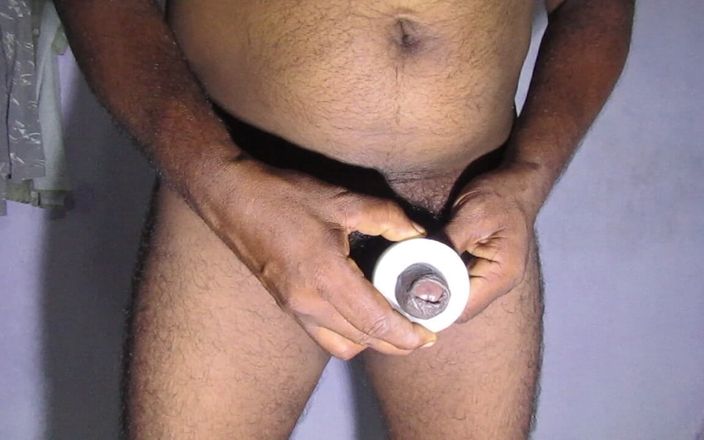 Tamil x cock: Pulă fierbinte tamilă matură care se joacă cu pula după...