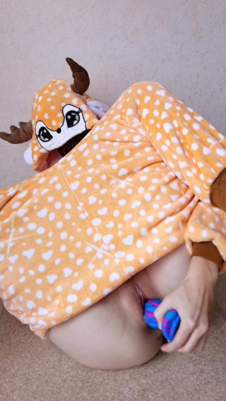 SweetWetElla: Horny big ass fawn craves a huge dragon cock. - SweetWetElla