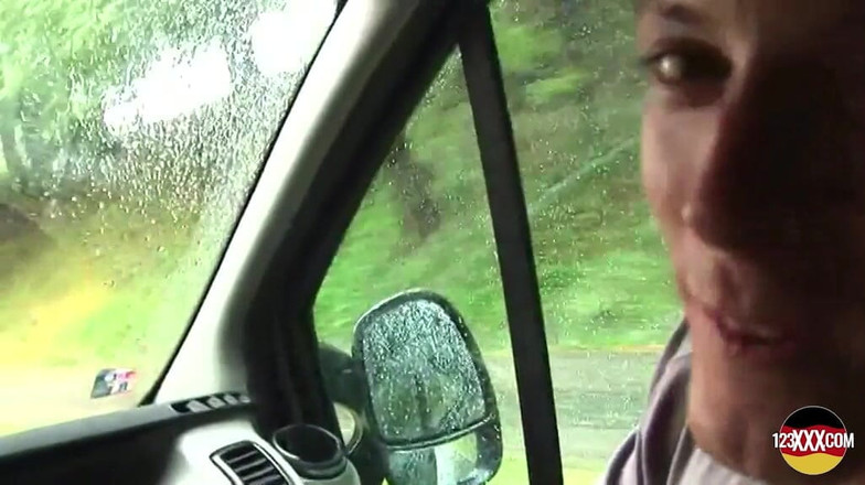 123XXX - Fucked Amateurs in Germany!: Giovane stallone raccoglie una mora bollente per scopare in un...