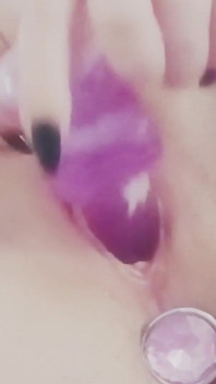 JOI Scopami e sborra con me! La moglie troia arrapata ama scopare i suoi buchi!