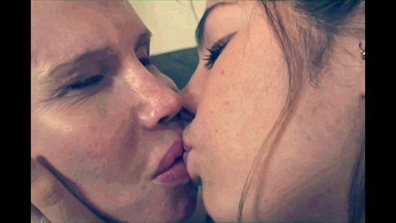 My Dirty Family: MILF Made up a mladá dívka s chlupatou kundičkou si...