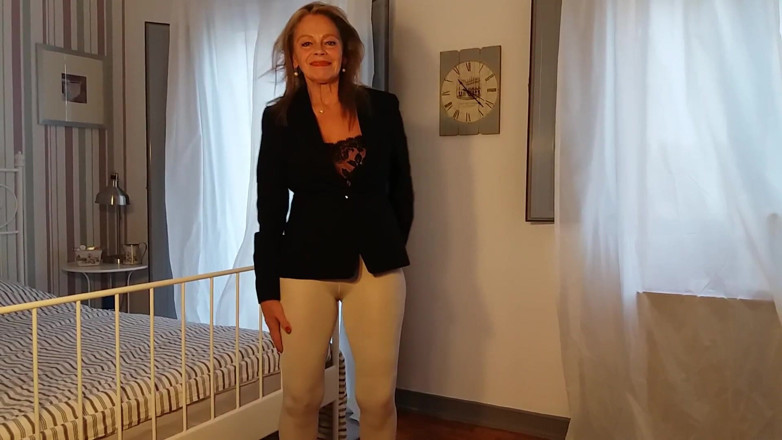 martinawest: La Nonna Indossa Leggings Attillati!