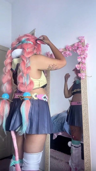Bersedia untuk Cosplay Con - Varesa Genshin Impact