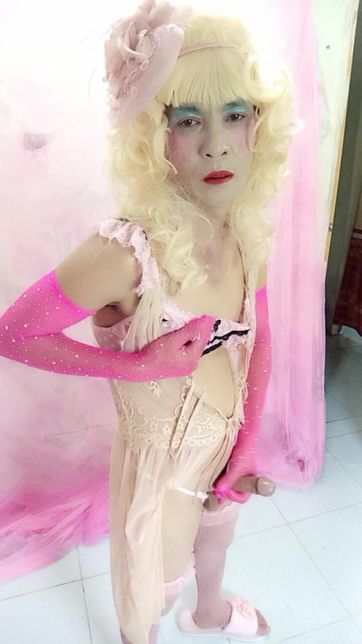 nguyen dang thien tri: Oanh Le indossa vestiti sexy è un selfie