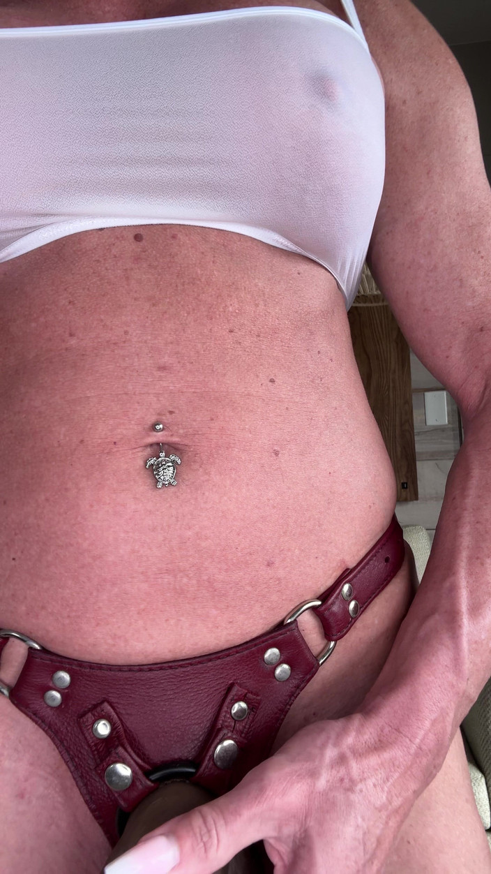 FitwifeJewels: Femdom ~ JOI ~ strapon ~ budete stříkat