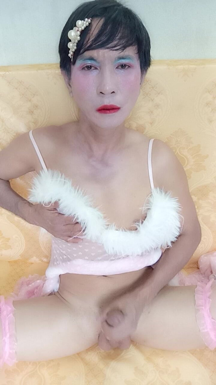 nguyen dang thien tri: Oanh Le - одетая как сексуальная порно принцесса - селфи эякулирует, а затем стонет член