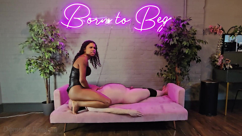 Domestic femdom: Combien De Temps Peux-tu Durer Sous Mon Cul Parfait ?