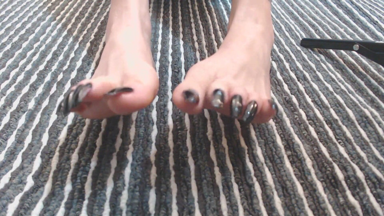 Abby Anna: Long black lacquered toenails wiggling