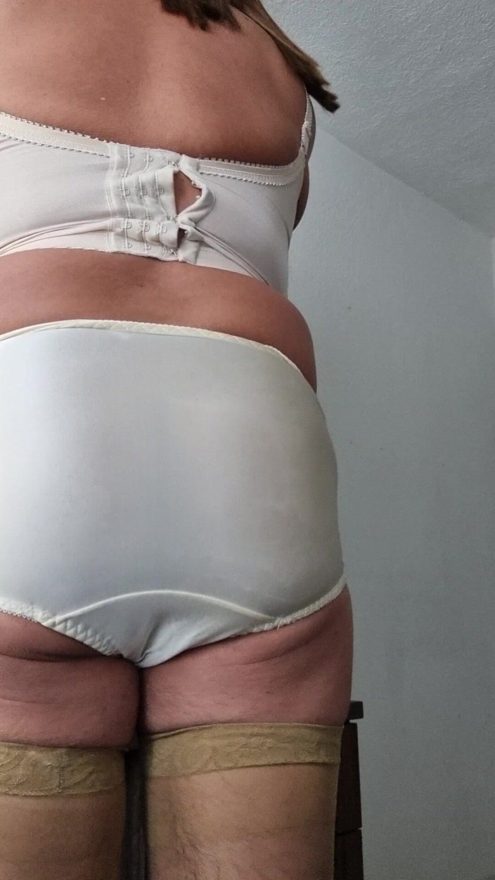 My panties: Orgasme sissy bebas tangan, dengan bantuan dua peranti getaran, menggunakan...