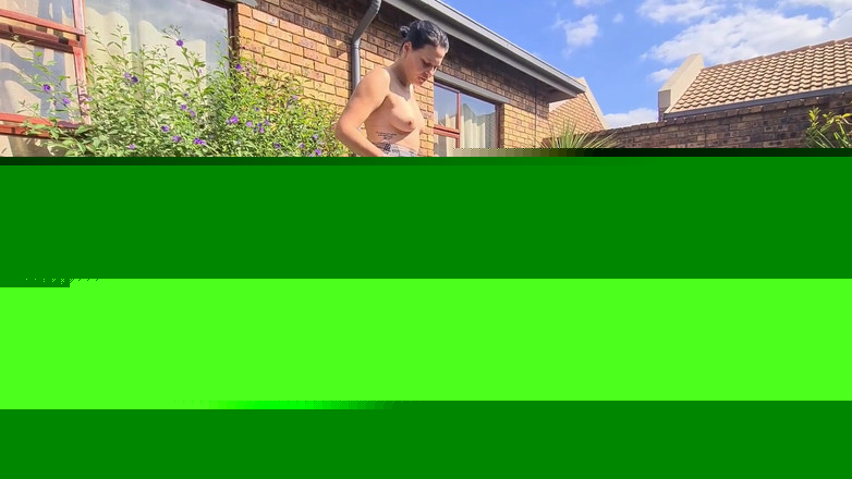 domslutfucker: ブロンドが細身のブルネットにおしっこをかけるMILFコンピレーション