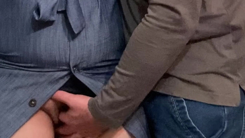 PriyaNaavya: Abang tiri sesat menggesel pepek saya di kereta api bawah...