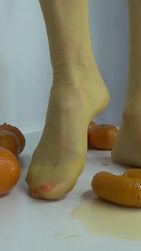 Eu Pisoteio Tangerinas Em Meias De Nylon