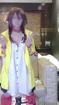 Il modello E Cup ritorna. La ragazza pulita e amorevole si diverte a giocare con le dita da sola