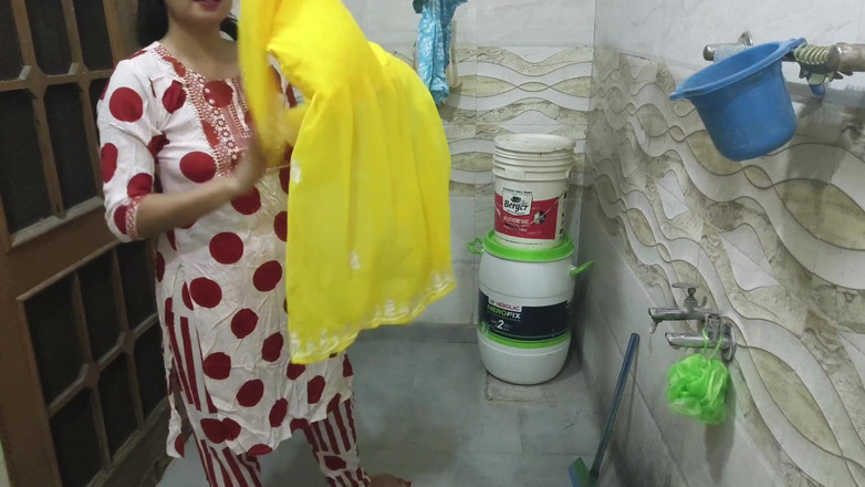 Saarabhabhi6: Saara Desi継母ホットトークとヒンディー語オーディオでロマンスに裸になる