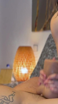 실리콘 보지 자위로 남편을 따먹어 사정할 때까지 자위