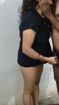 India hermosa tenía tetas calientes y románticas presionando, corrida en facial