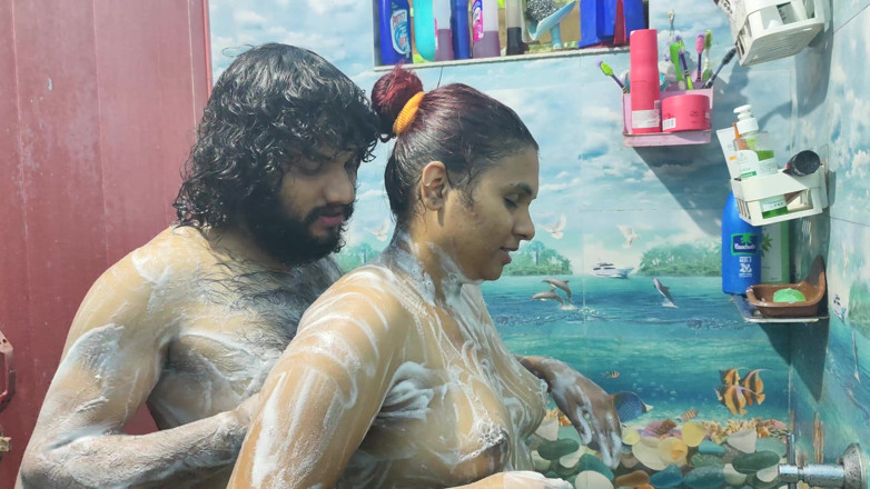 Vaigavarun45: Romanticismo da bagno con lavoro manuale e blocco labbra