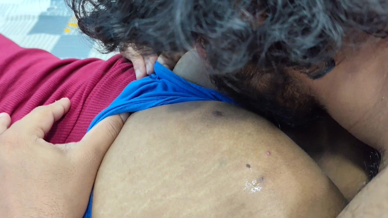 Vaishnavysharunraj: Cowok asal mallu lagi asik jilat lubang pantat pacarnya sampai...