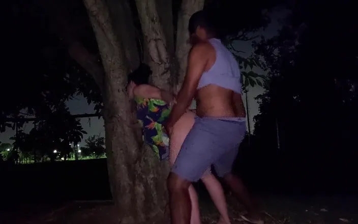 CasalprazeresRJ: Hot Married Woman Went for a Walk at Night and...