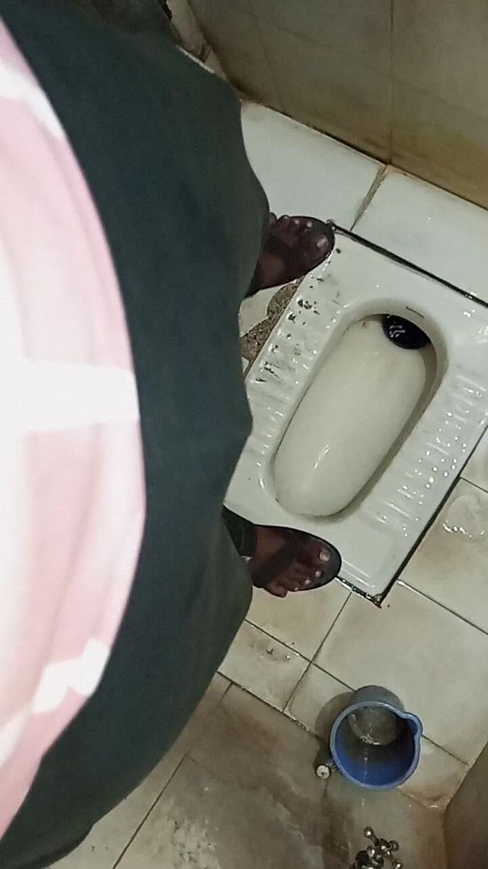 Hungry cliff: インド料理店のトイレボーイ、アナルを犯す