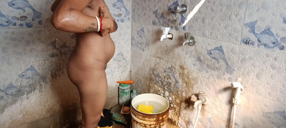 Bengalibeauty96: Neighbours Bhabhi Capture Secret Bath and Masterbating with Carrot....pani Nikal...
