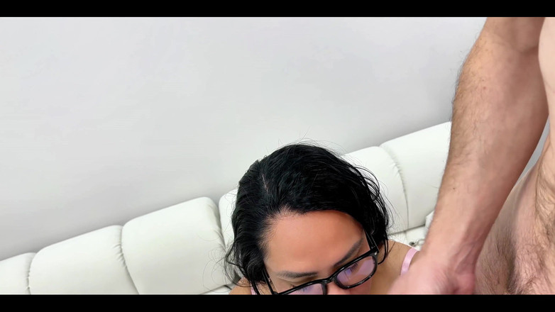 Lisa X Lopez: 새엄마는 성서를 읽는 걸 좋아합니다. 고맙게도, 그녀는 동시에 자지를 숭배하기 위해 내려갔습니다.