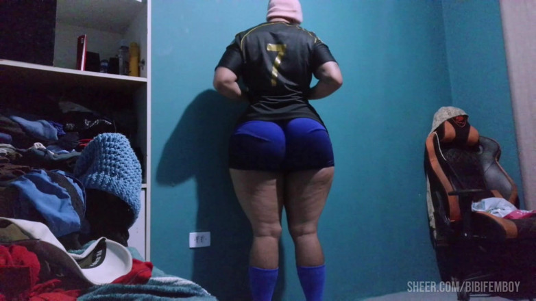 Sissy sapeca studio: A Curvy Tranny with a Big Ass and a Feminine...