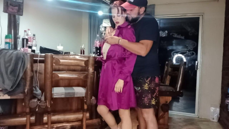 Prettypoison: Padrastro follando mi apretado coño de 19 años