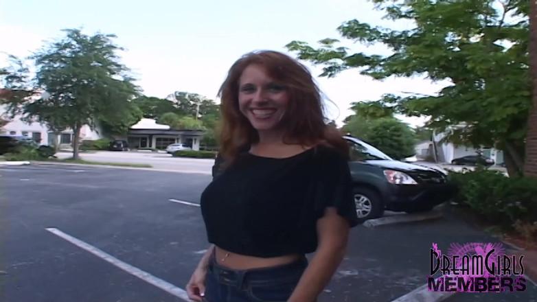 Dream Girls: タンパで巨大な胸のロビン・フォックスとフラッシュ