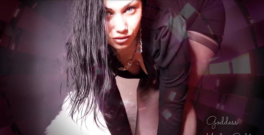 Goddess Misha Goldy: Що ваш Бог коли-небудь робив для вас? Ми обидва знаємо, що я даю вам набагато більше. Тому я хочу, щоб ви відмовилися від своєї релігії