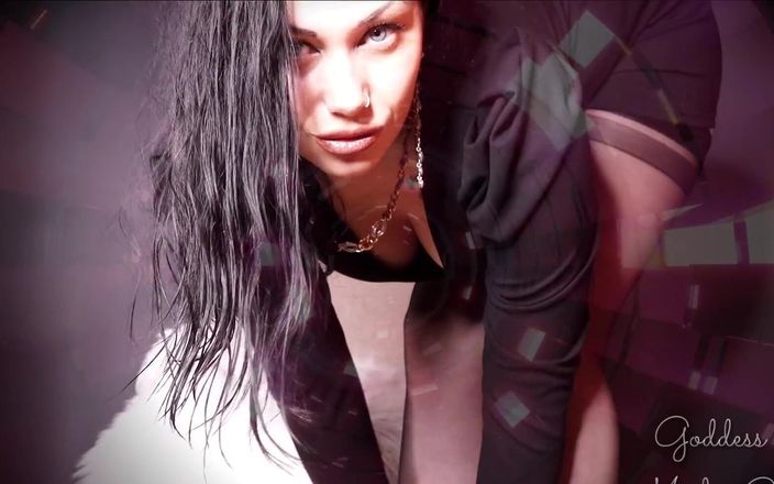 Goddess Misha Goldy: Що ваш Бог коли-небудь робив для вас? Ми обидва знаємо, що я даю вам набагато більше. Тому я хочу, щоб ви відмовилися від своєї релігії