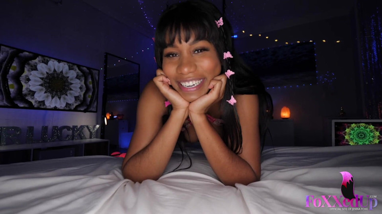 Jenna Foxx: Jenna Foxx memberikan blowjob selamba dengan Mr. Pov!