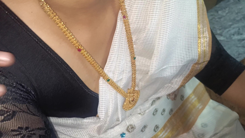 Inba: Percintaan pejabat wanita berkahwin dengan Malayala Saree