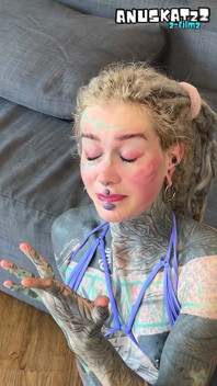 Bts de trio anal avec deux énormes noires et une star du tatouée