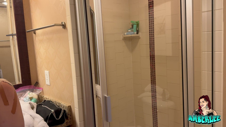AmberLee: Live Vegas Showers
