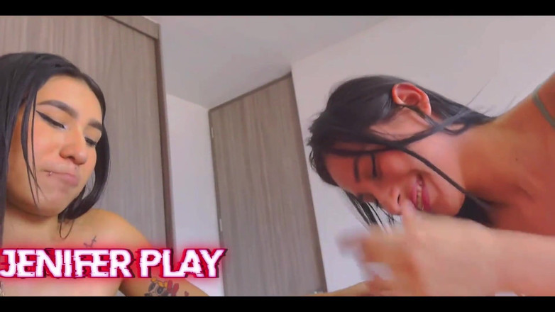 Jenifer Play: Para przyrodnia siostra rucha się z ojczymem, aby życzyć mu Wesołych Świąt