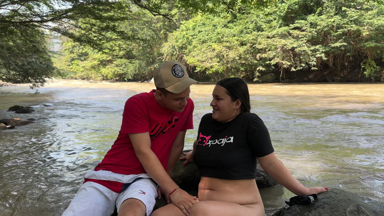 Duoafroditas: Ich habe draußen einen harten Sex mit einem jungen, unbekannten...