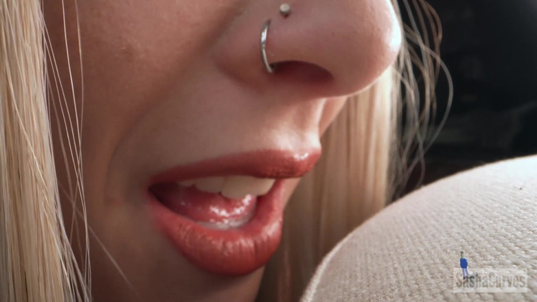 Sasha Curves: Giantess：音乐椅