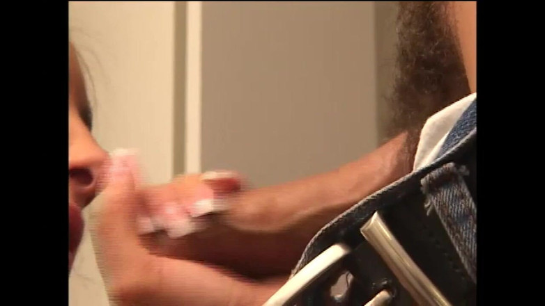 BLOW-ME: 나는 당신을 즐기기 위해 욕실에서 당신을 기다리고 있습니다