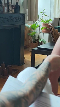 Niewolnica Seksualna W Klatce Penisa Zostaje Bita Na Jaja I Ssie Kutasa Swojego Mistrza.