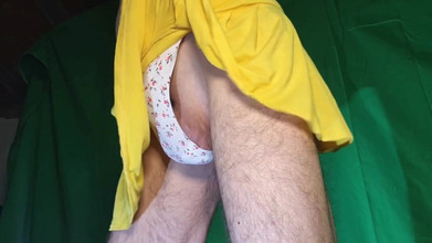 HeIsSooThin: Bloemrijke naadloze string met gele rok