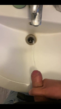 Stayed in a Houseshare for a Night and I Unloaded in the Sink