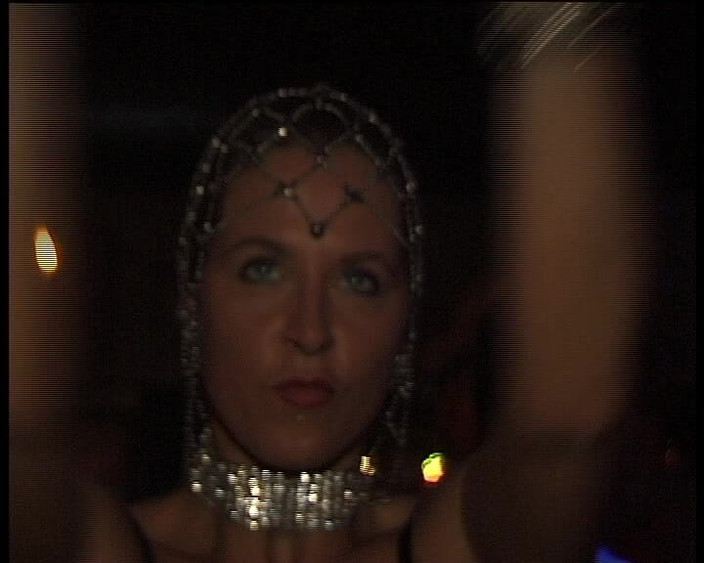 Under German Roofs: जर्मन रंडी आनंद लेने के लिए अपनी चूत में लंबा लंड चाहती है #3