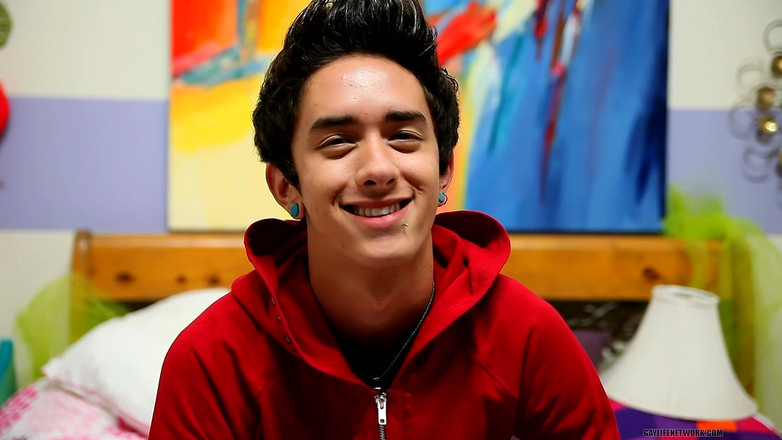 Lollipop Twinks: Artsy twink wird interviewt