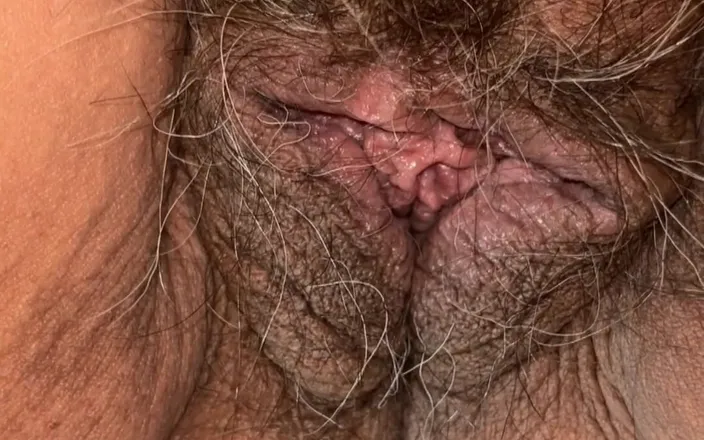 Zilah Luz: Zilah Luz, con dedos en mi coño peludo! Darn que...