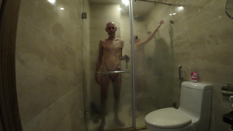 SkinnyWithAHugeDick: Rommelen in onze hotelkamer