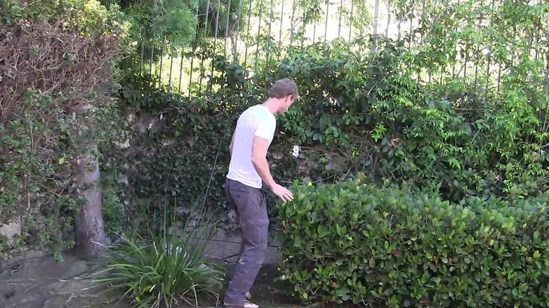 Blazing Teens: 成熟した美女の指でバイブレーターの振動とともに濡れる膣