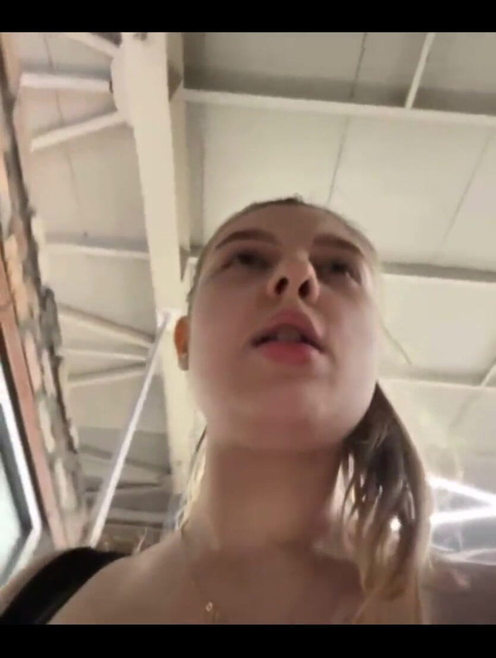 JuiceLussie: Тренировка и трах в спортзале