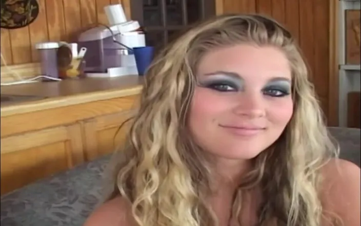 Chica Suicida DVD: F-Ing Teens  - Bailey